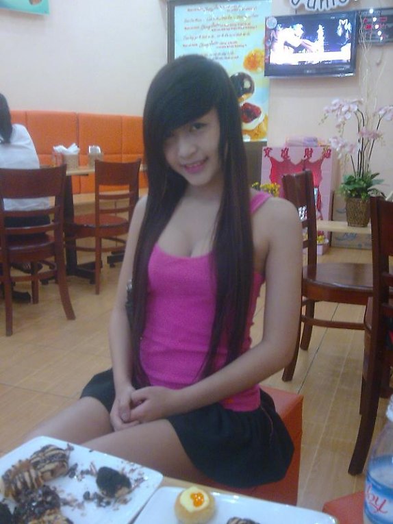 Sờ bím em xinh